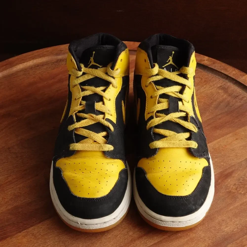 Nike Sneakers SZ 6.5Y Air Jordan 1 Retro New Love BLK Varsity Maize 307383-071
